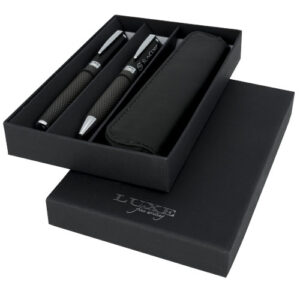 Koolstofvezel cadeauset met twee pennen en etui (zwarte inkt)